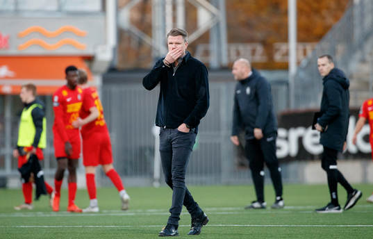 Örebros huvudtränare Christian Järdler deppar