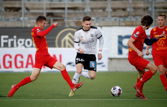 Örebros Jake Larsson och Landskronas Robin Dzabic