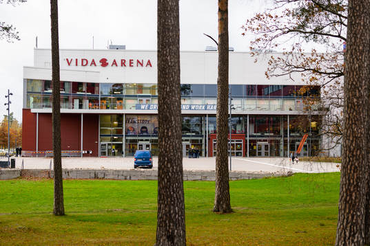 Exteriör vy av Vida arena före ishockeymatchen i SHL