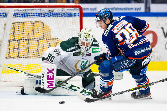 Färjestads målvakt Matthew Tomkins och Växjös Hugo