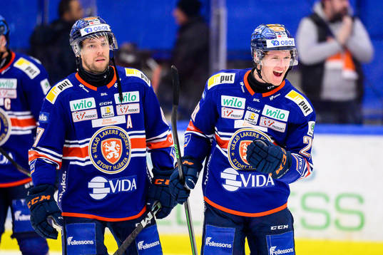 Växjös Robert Rosén och Hugo Gustafsson jublar