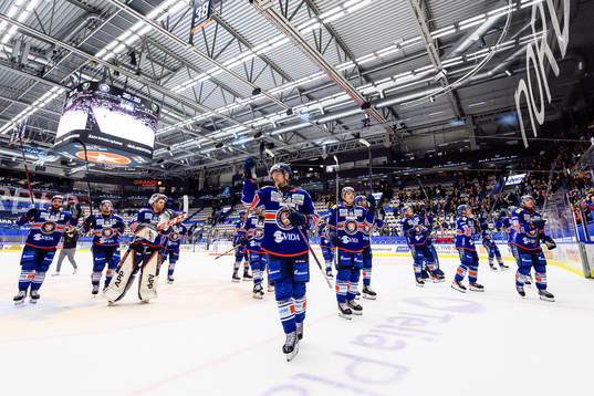 Växjös spelare jublar