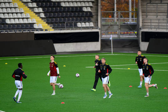 Östersunds spelare före fotbollsmatchen i Superettan