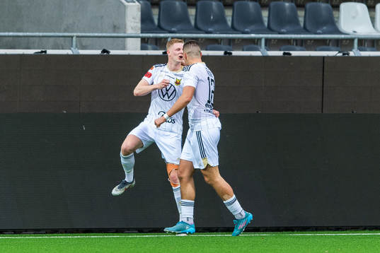 Östersunds Malcolm Stolt jublar
