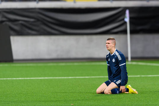 Utsiktens Lucas Hedlund deppar effter fotbollsmatchen i