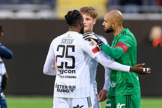 Östersunds spelare jublar