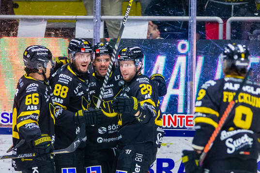 Västerås Lukas Zetterberg (h) jublar med Alexander