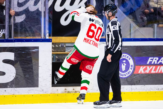 Moras Kalle Miketinac blir utvisad