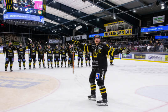 Västerås Jimmie Jansson Lorek jublar med lagkamrater
