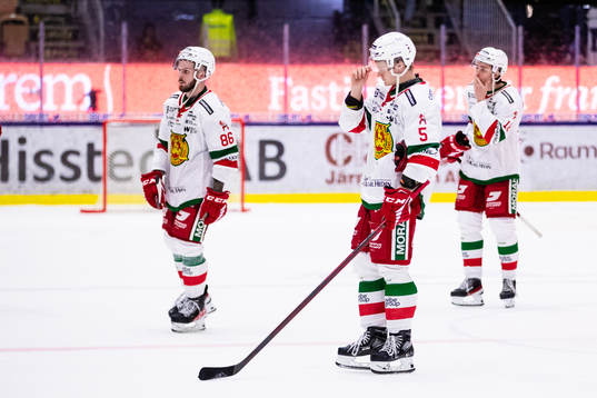 Moras Albin Grewe, Viktor Larsson och Kevin Engvall deppar