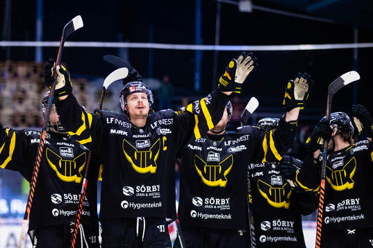 Västerås Jimmie Jansson Lorek jublar med lagkamrater