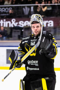 Västerås målvakt Johan Gustafsson jublar
