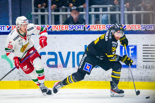 Moras Jonathan Myrenberg och Västerås Blake Speers
