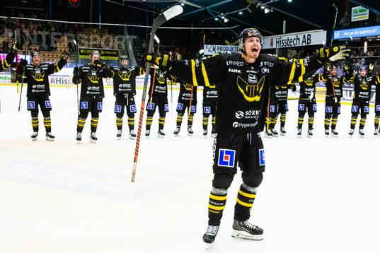 Västerås Jimmie Jansson Lorek jublar med lagkamrater