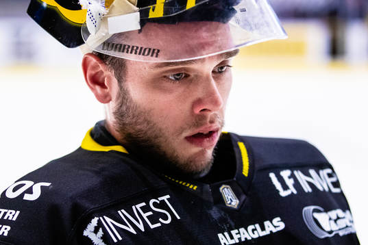 Västerås målvakt Johan Gustafsson deppar