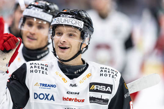 Malmö Redhawks Johan Olofsson jublar