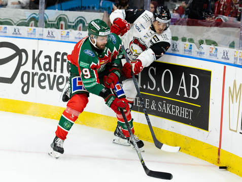 Frölundas Jan Mursak och Malmö Redhawks Oliver Lauridsen