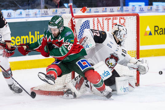 Frölundas Anthony Greco och Malmö Redhawks målvakt