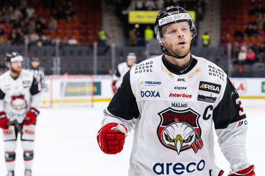 Malmö Redhawks Carl Söderberg jublar