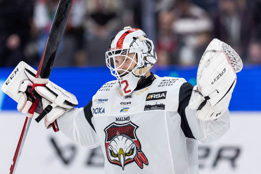 Malmö Redhawks målvakt Daniel Marmenlind jublar