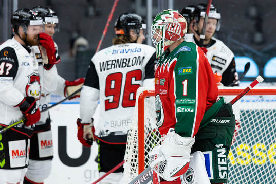 Frölundas målvakt Lars Johansson deppar