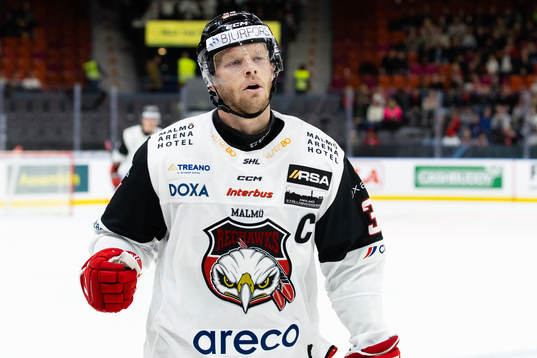 Malmö Redhawks Carl Söderberg jublar