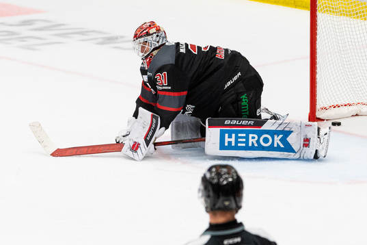 Örebros målvakt Jonas Arntzen deppar