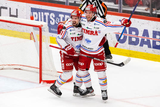 Timrås Anton Lander och Magnus Pääjärvi jublar