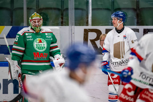 Rögles målvakt Christoffer Rifalk och Oskarshamns Jonas