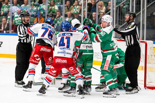 Bråk mellan Oskarshamns Johan Johnsson och Rögles Oskar