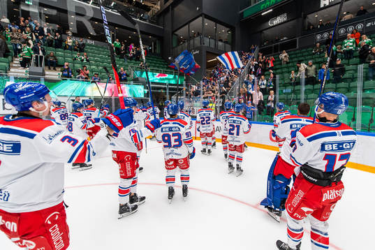 Oskarshamns spelare tackar supportrarna