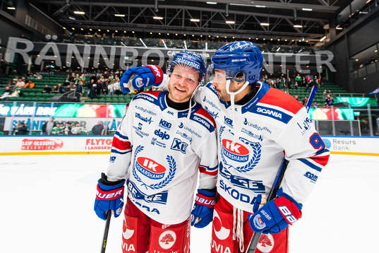 Oskarshamns Johan Johnsson och Cameron Brace jublar