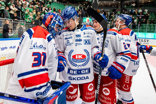Oskarshamns målvakt Tim Juel och John Dahlström jublar