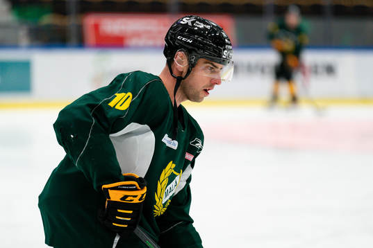 Skellefteås Joakim Lindström  i Malås matchställ före