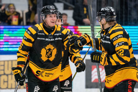 Skellefteås Rickard Hugg och Jonathan Johnsson jublar
