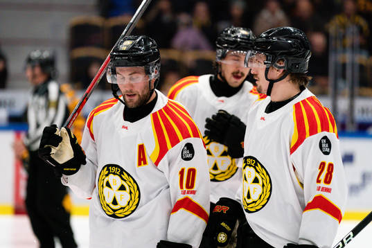Brynäs Johan Larsson och Johannes Kinnvall deppar
