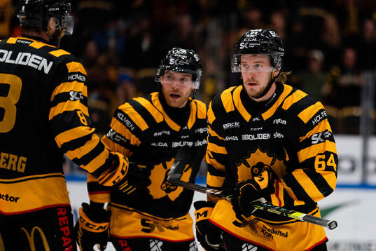 Skellefteås Jonathan Pudas och Filip Sandberg  jublar
