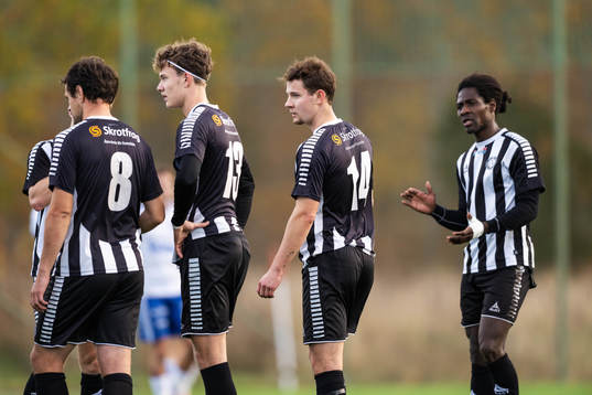 Högsbys Isak Friman och Noah Ekberg deppar