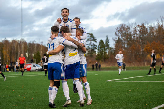 Simrishamns Lucas Olsson jublar