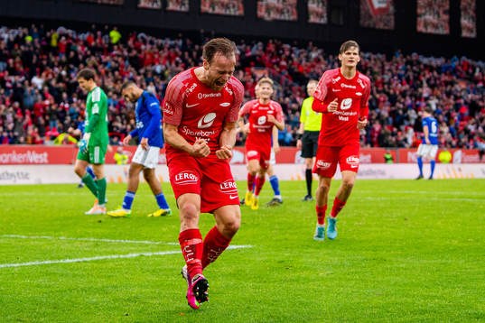 Bård Finne of Brann celebrates