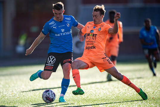 Halmstads Jonathan Svedberg och AFC Eskilstunas Anton