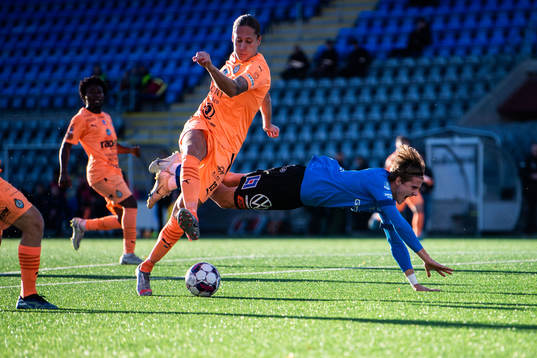 AFC Eskilstunas Felix Michel och Halmstads Erik Ahlstrand