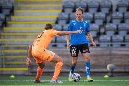AFC Eskilstunas Felix Michel och Halmstads Villiam