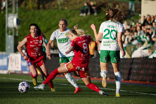 Örebros Nathalie Hoff Persson och Hammarbys Jonna