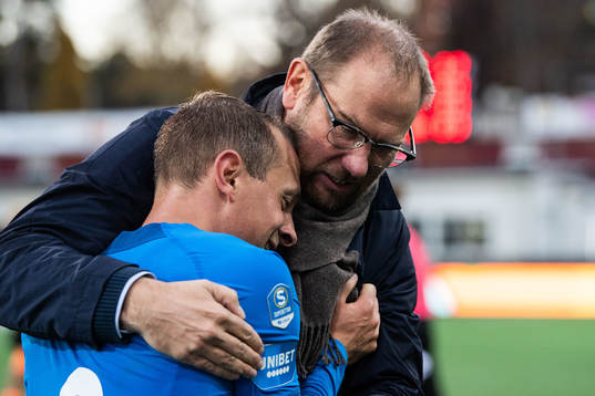 Halmstads Joel Allansson och tränare Magnus Haglund jublar