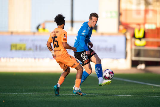 AFC Eskilstunas Victor Fors och Halmstads Andreas Bengtsson
