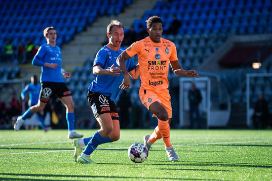 Halmstads Villiam Dahlström och AFC Eskilstunas Mikael