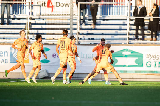 AFC Eskilstunas Andre Alsanati jublar