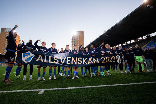 Halmstads spelare jublar