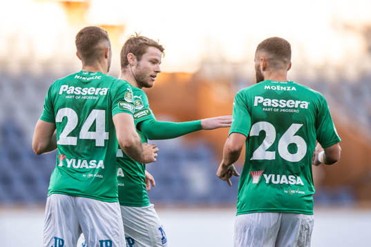 Jönköpings Södras Daniel Ljung jublar med Marko Nikolic